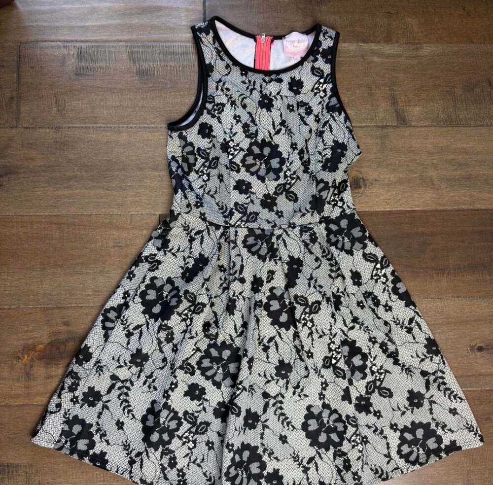 Romeo & Juliet Couture Size S Black White Floral Dress